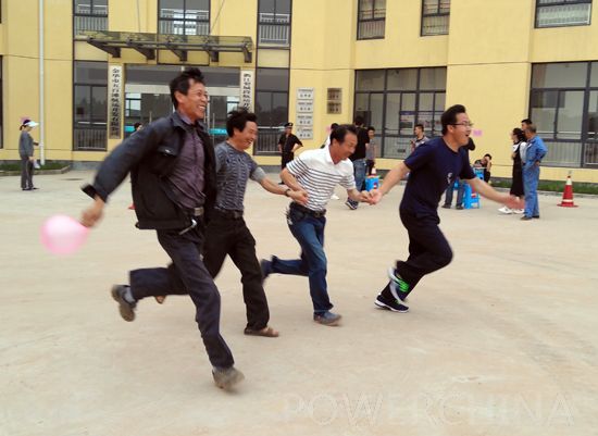 �ڶ��־��_չ���c��һ��ϵ�����w���(d��ng)